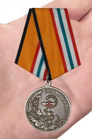 Медаль "За помощь и милосердие" МО РФ на подставке
