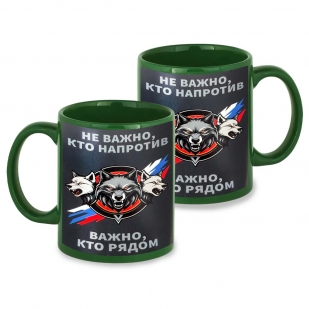 Зеленая керамическая кружка "Не важно, кто напротив – важно, кто рядом"