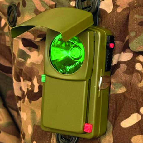 Военный трехцветный сигнальный фонарь Mactronic с креплением на пояс