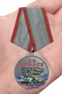 Медаль участнику СВО "За отвагу" в бархатистом футляре
