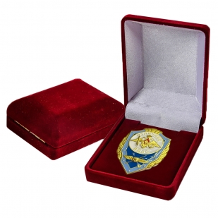 Знак "Отличник войск беспилотных систем" в бархатистом футляре