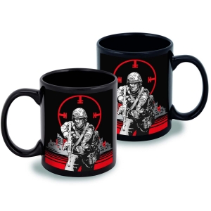 Черная керамическая кружка "Вагнер" с виниловой наклейкой