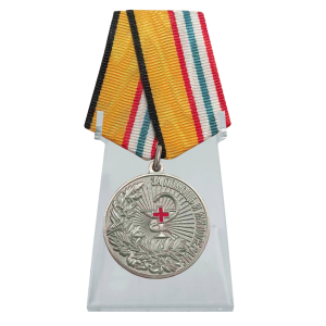 Новинка. Медаль "За помощь и милосердие" МО РФ на подставке (Колодка с муаровой лентой)