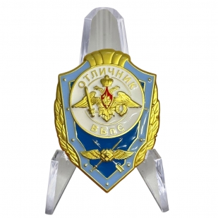 Знак "Отличник войск беспилотных систем" на подставке