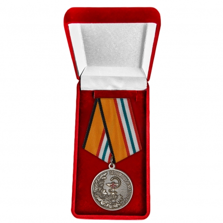 Медаль "За помощь и милосердие" МО РФ в бархатистом футляре