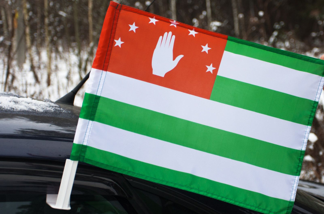 Абхазский флаг на машину