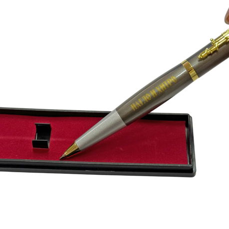 Подарочная ручка "Работаю по лисьи, нагло и хитро" с автоматом в футляре Подарочная ручка "Работаю по лисьи, нагло и хитро" с автоматом в футляре