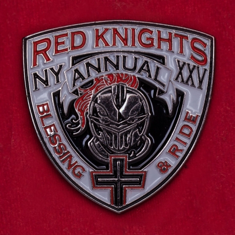 Байкерский значок чаптера клуба Red Knights в Нью-Йорке