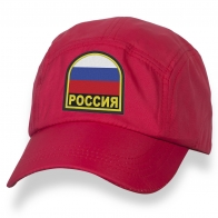 Заметная бейсболка с вышитым флагом России.