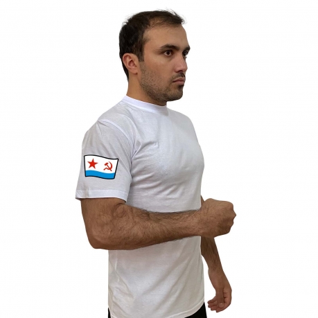 Белая футболка с флагом ВМФ СССР на рукаве