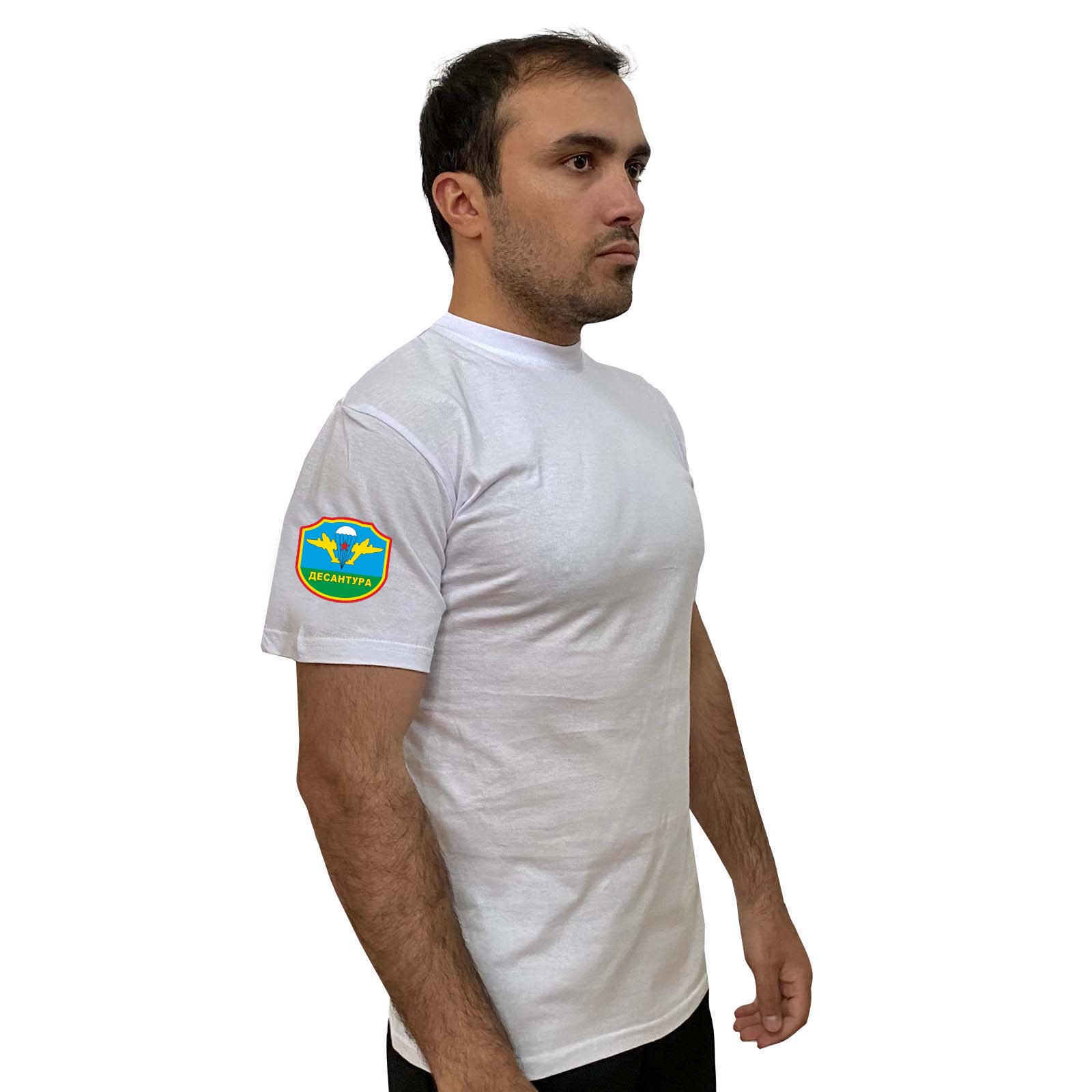 Белая футболка с термотрансфером "Десантура" на рукаве