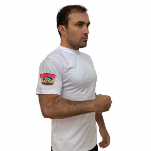 Белая футболка с термотрансфером Морпех на рукаве