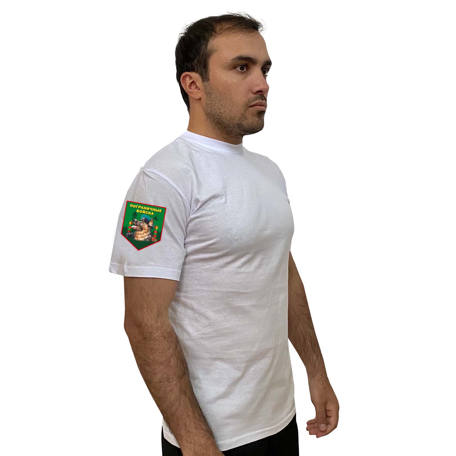 Белая футболка с термотрансфером "Пограничные войска" на рукаве