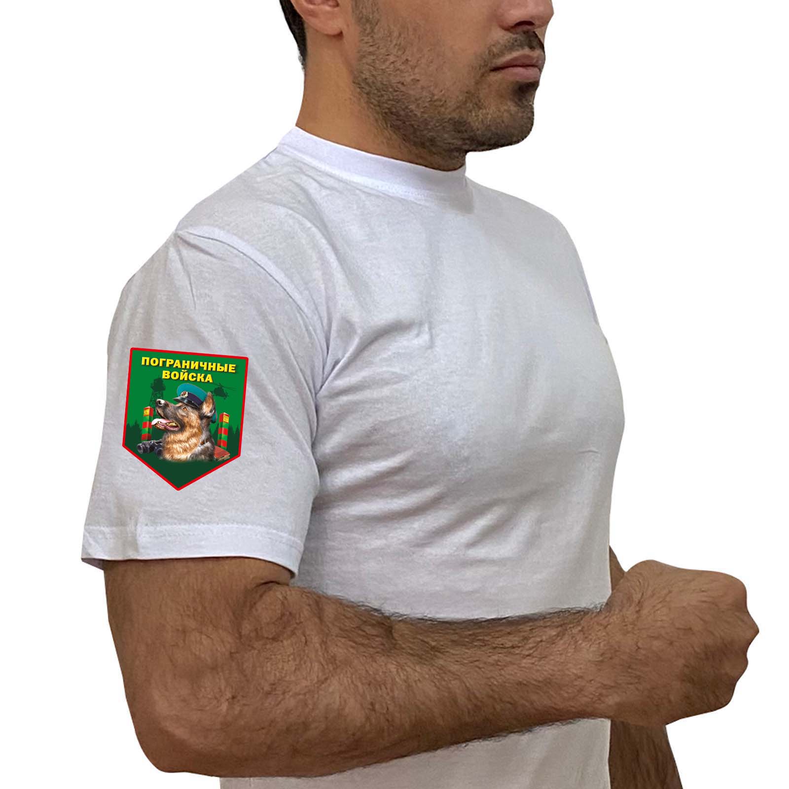 Белая футболка с термотрансфером "Пограничные войска" на рукаве