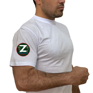 Белая футболка с трансфером «Z» на рукаве