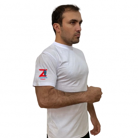 Белая футболка Z с принтом на рукаве - в Военпро