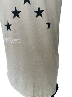 Бежевая мужская футболка NXP со звездами на спине