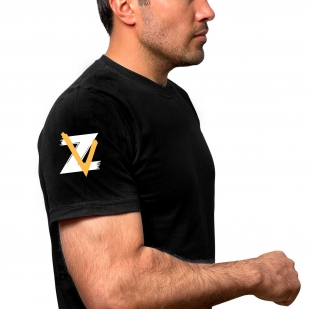 Чёрная футболка с символами ZV на рукаве