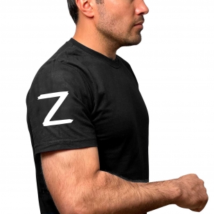 Чёрная футболка с символом Z на рукаве