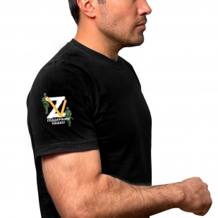 Чёрная футболка с термопереводкой ZV на рукаве