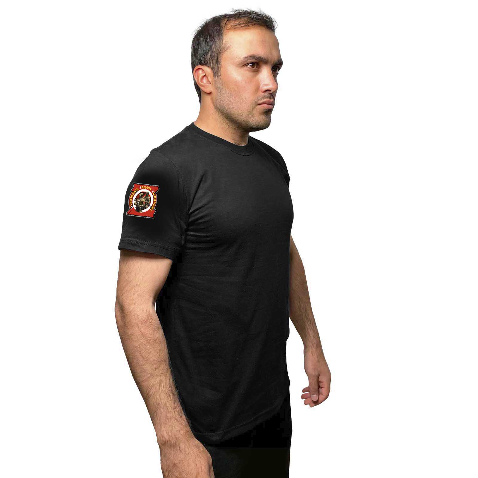 Чёрная футболка с термопринтом "Отважные Zадачу Vыполнят" на рукаве