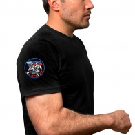 Чёрная футболка с термопринтом Zа праVду на рукаве