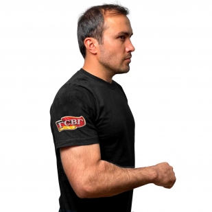 Чёрная футболка с термотрансфером ГСВГ на рукаве