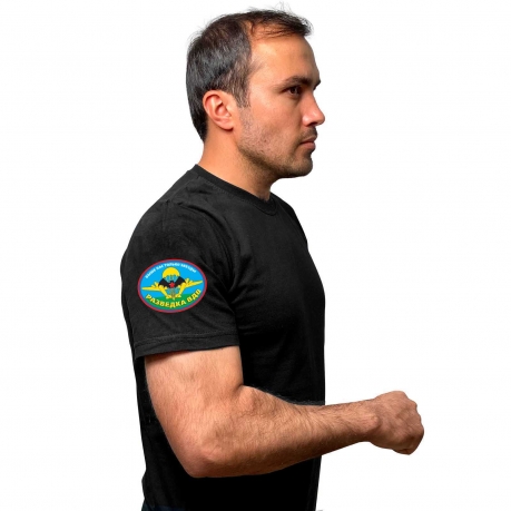 Чёрная футболка с термотрансфером Разведка ВДВ на рукаве
