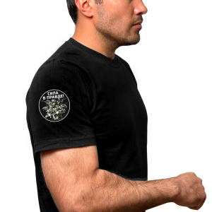 Чёрная футболка с термотрансфером "Сила в правде!" на рукаве