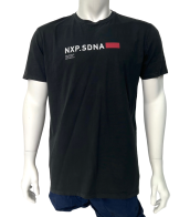 Черная мужская футболка NXP с красной полосой на спине
