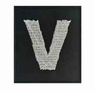 Черный шеврон с символом V