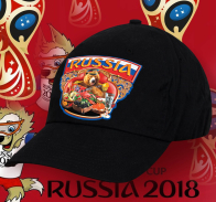 Для тех, кто ищет русский сувенир! Черная хлопковая кепка с принтом «Мишка с балалайкой». Такой сувенир можно подарить, и детям, и мужчинам, и женщинам. Эксклюзив от Военпро