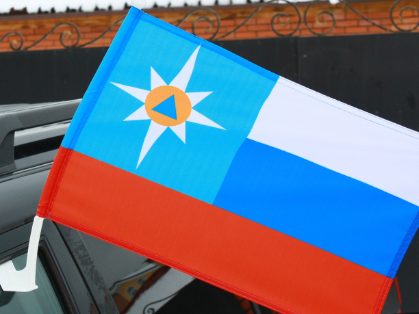 Флаг на машину с кронштейном «МЧС.Триколор»