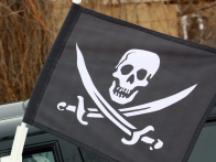 Флаг пиратский на машину с кронштейном «С саблями»