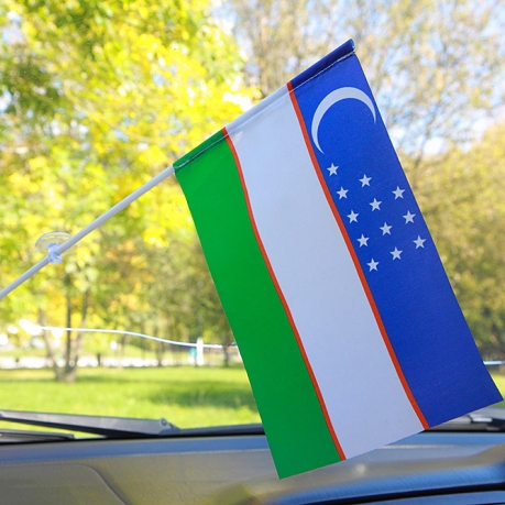 Флажок Республики Узбекистан в машину