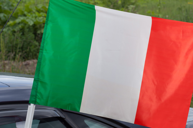 Итальянский флаг на машину
