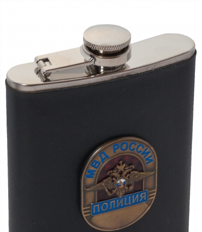 Карманная фляжка "Полиция МВД России" (обтянутая кожей, металлический жетон) с доставкой