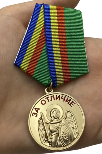 Медаль "За отличие" Архангела Михаила - вид на ладони