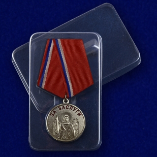 Медаль За заслуги - в пластиковом футляре