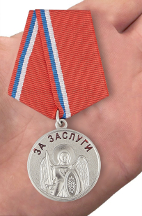 Медаль За заслуги перед казачеством - вид на ладони