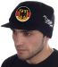 Вязаная кепка для парней и мужчин. Недорогая брендовая модель Miller Way с козырьком и гербом Германии на фоне флага Федеративной Республики. Без дешевого декора
