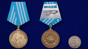 Медаль Нахимова на подставке