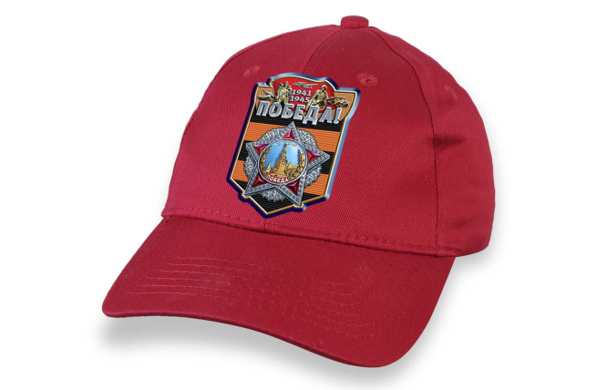 Красная кепка с символикой Великой Победы
