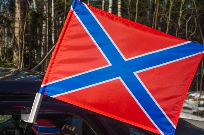 Красно-синий флаг Новороссии на авто