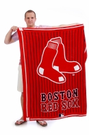 Спортивное красное полотенце с логотипом Boston Red Sox.