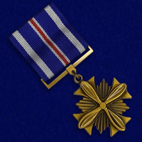 Нагрудный крест летных заслуг (США) - общий вид
