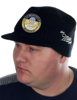 Лаконичная черная шапка с козырьком от бренда Miller Way - купить онлайн