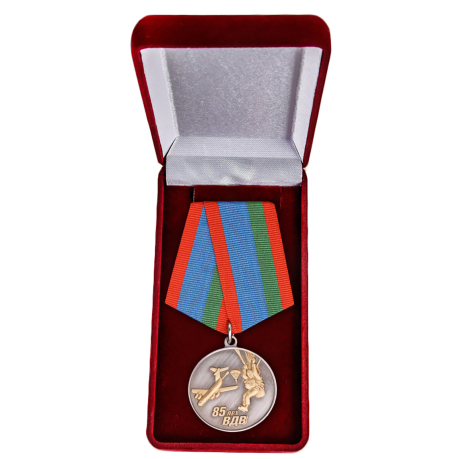 Латунная медаль Парашютист ВДВ - в футляре