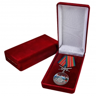 Латунная медаль За службу в Находкинском пограничном отряде - в футляре