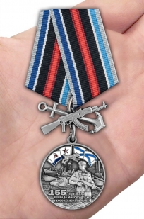 Латунная медаль 155-я отдельная бригада морской пехоты ТОФ - вид на ладони
